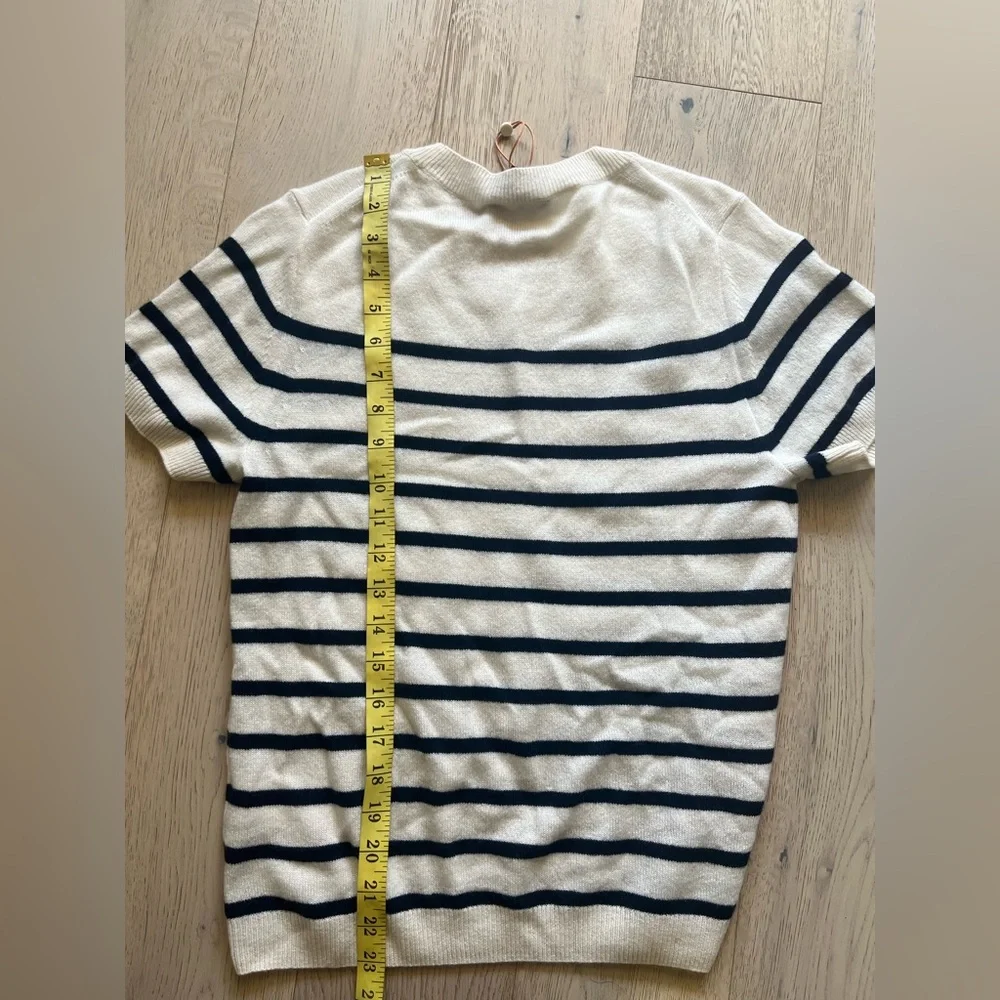 NWT Quince 100% Mongolian Cashmere Sweater in Cream and Navy *some pilling* - Picture 5 of 5